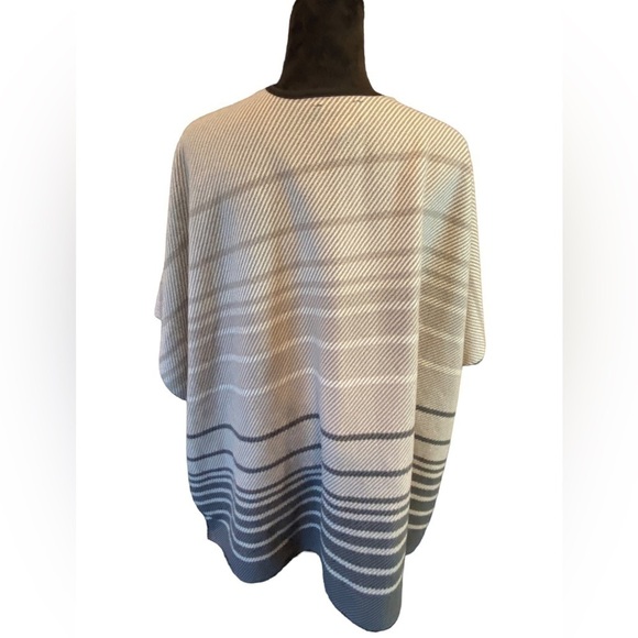 Ike Behar Womens Wrap Poncho Grey White Reversible Cape - Picture 3 of 7